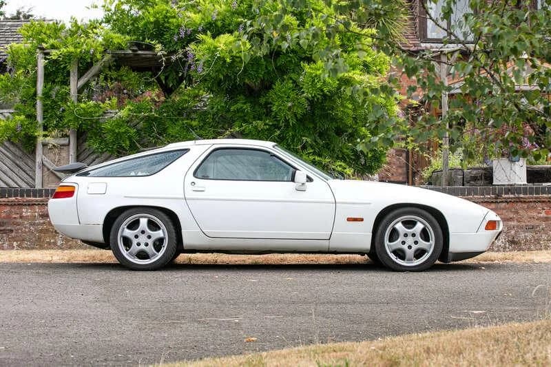 1989 Porsche 928 S4 - Thumbnail 5