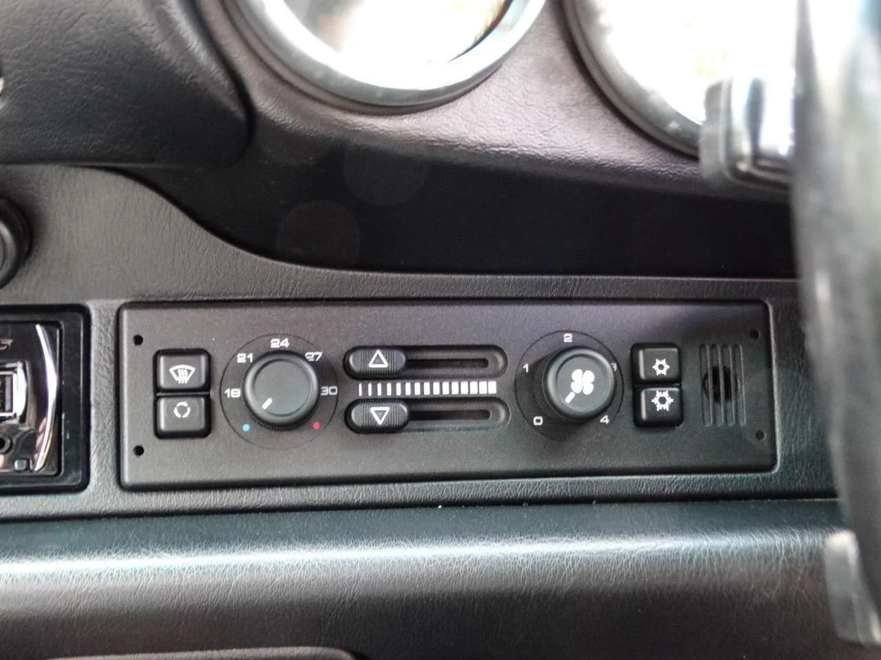 1995 Porsche 3.6 993 Carrera Cabriolet Tiptronic S 2dr - Thumbnail 7