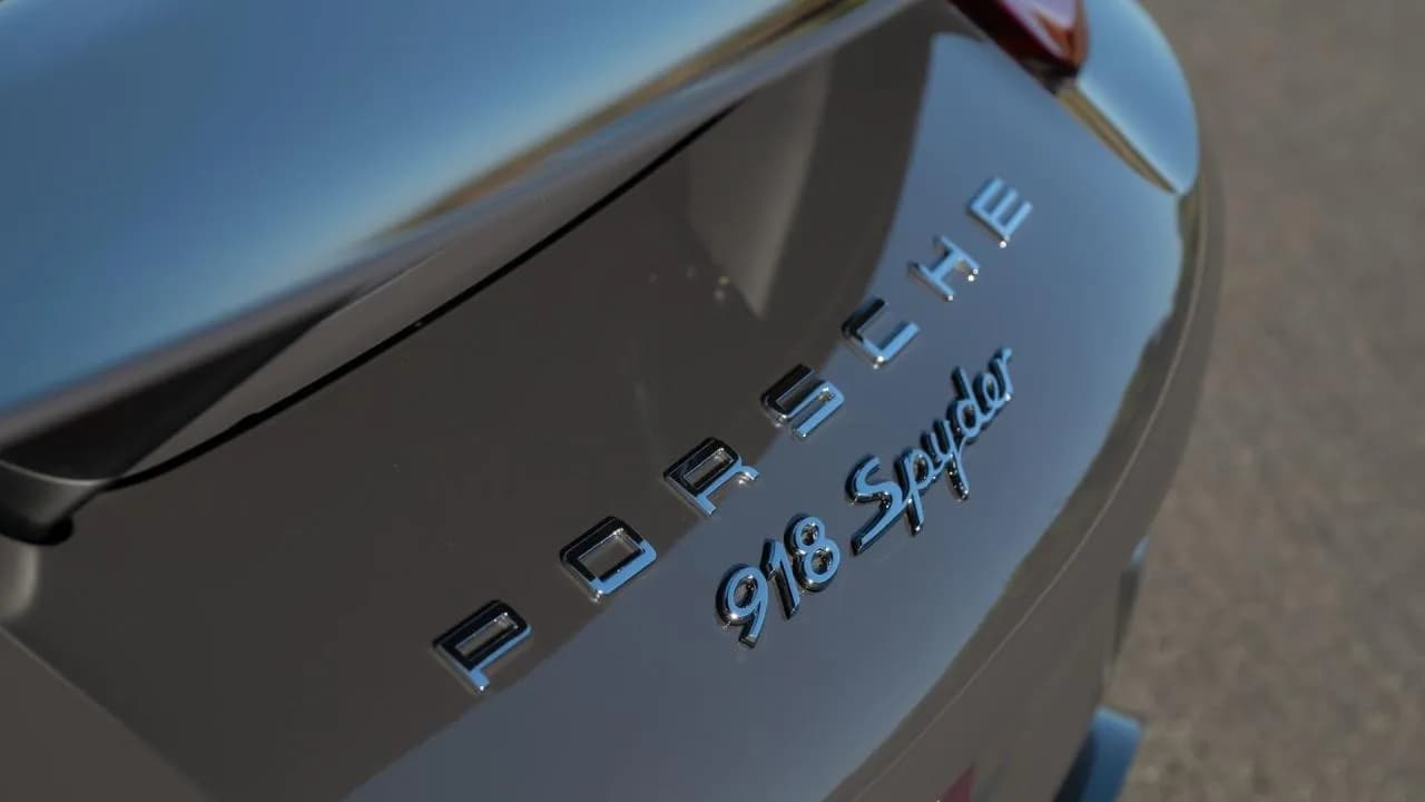 2015 Porsche 918 Spyder - Thumbnail 4