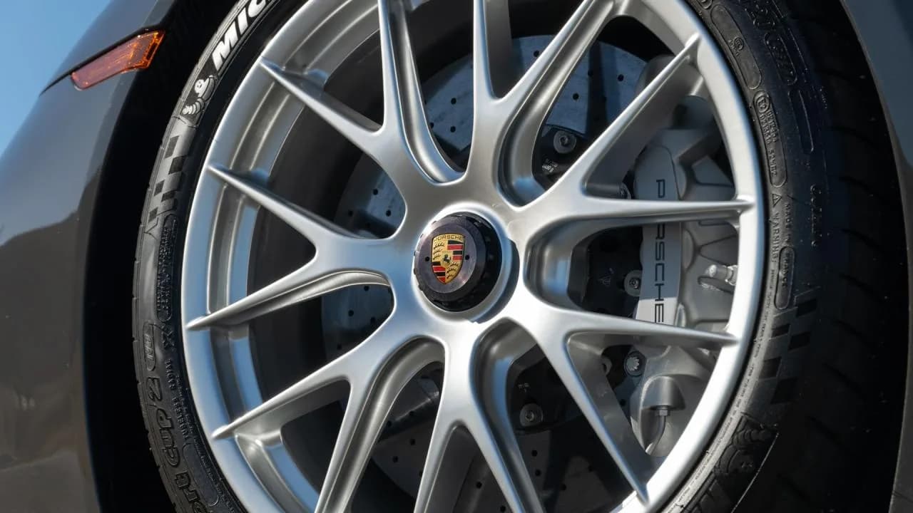 2015 Porsche 918 Spyder - Thumbnail 6
