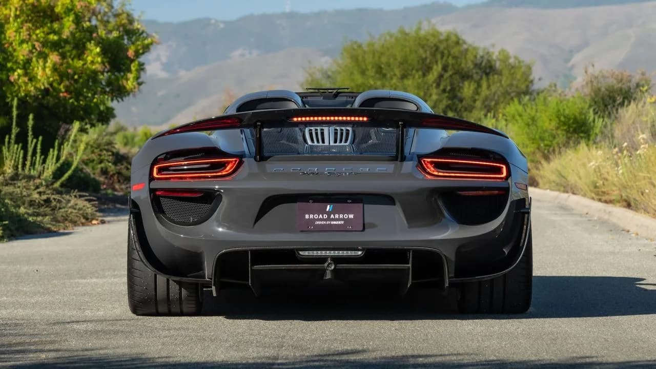 2015 Porsche 918 Spyder - Thumbnail 8