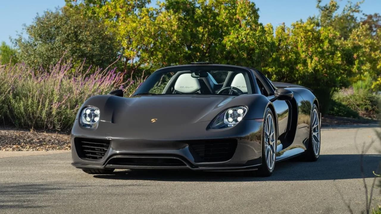 2015 Porsche 918 Spyder - Thumbnail 2