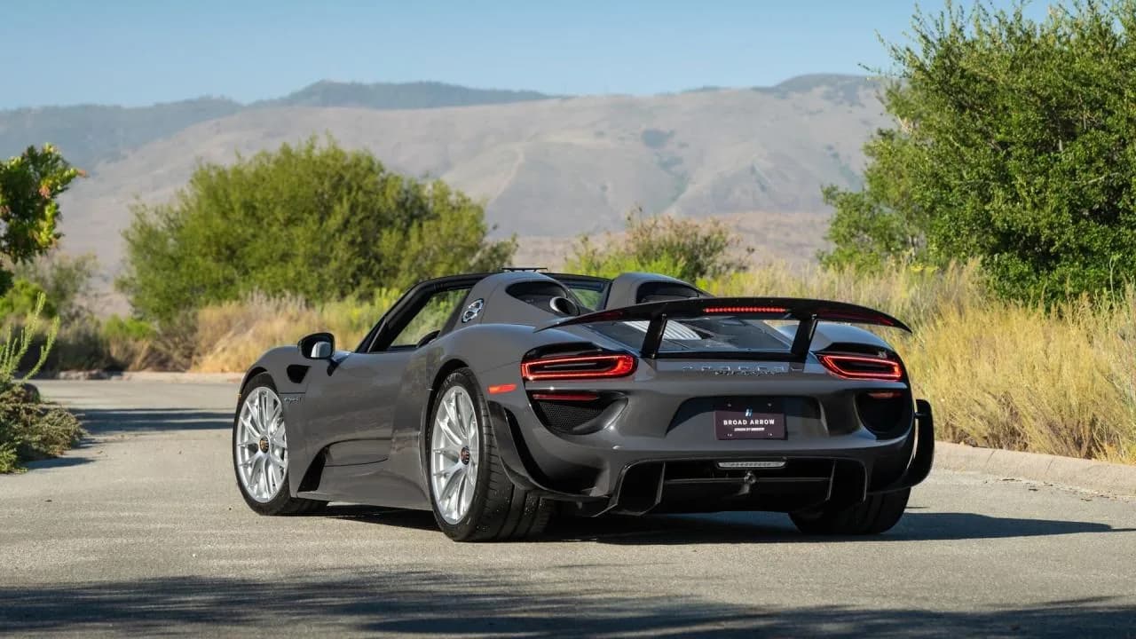 2015 Porsche 918 Spyder - Thumbnail 3