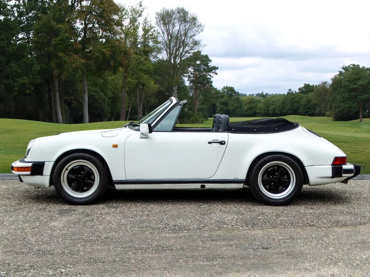 1984 Porsche 3.2 Classic Carrera Cabriolet 2dr - Thumbnail 2