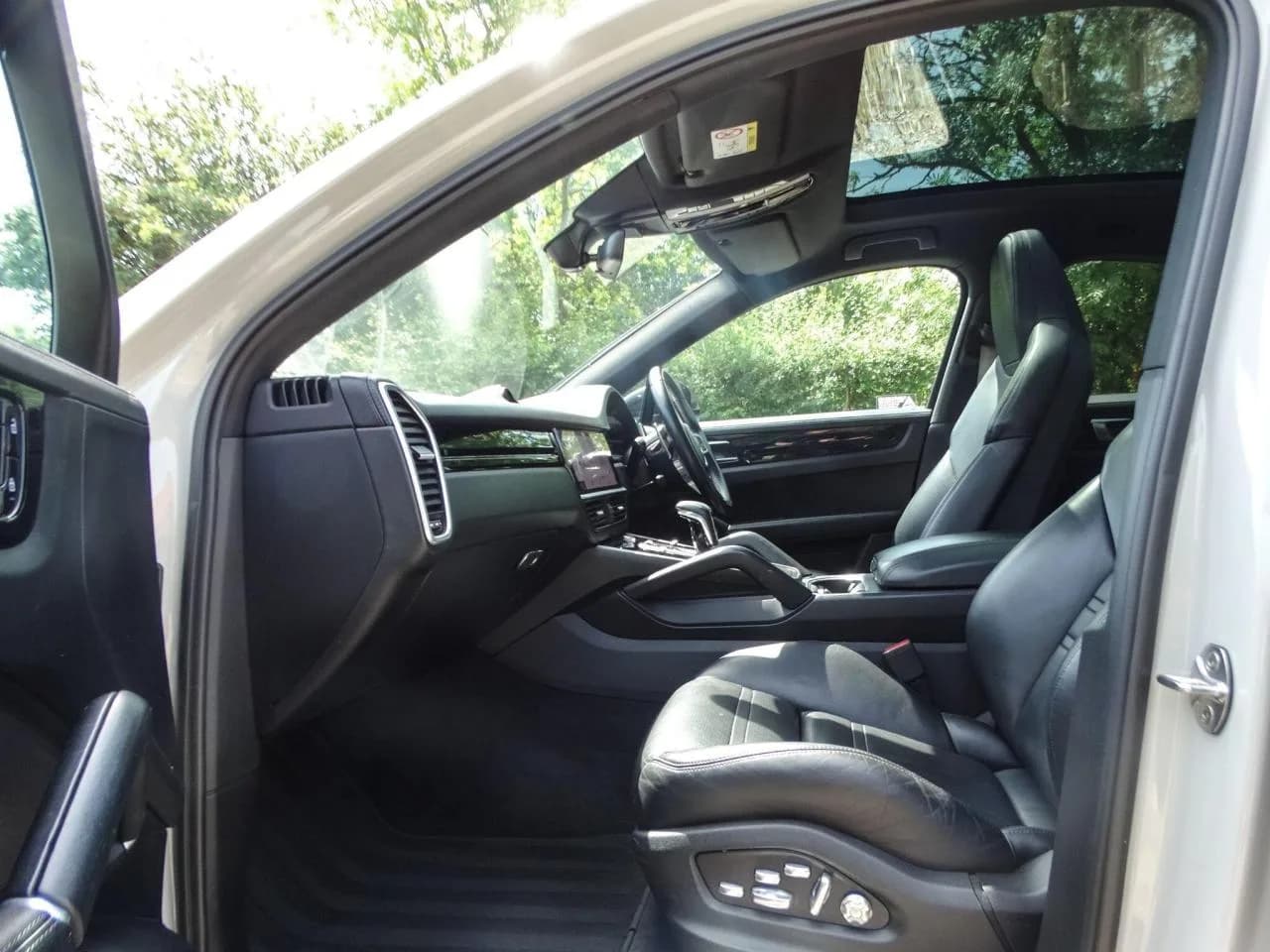 2019 Porsche 2.9T V6 S TiptronicS 4WD Euro 6 (s/s) 5dr - Thumbnail 3