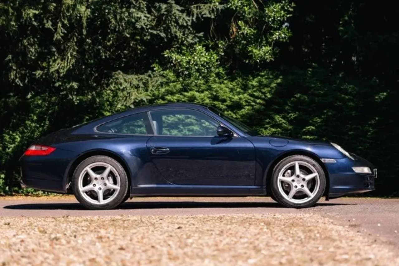 2005 Porsche 997 Carrera - Thumbnail 2