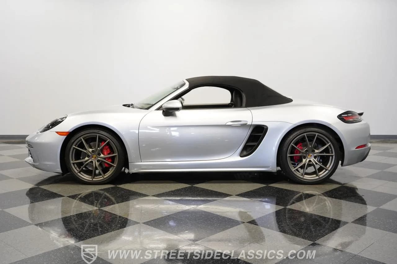 2017 Porsche 718 Boxster S - Thumbnail 2