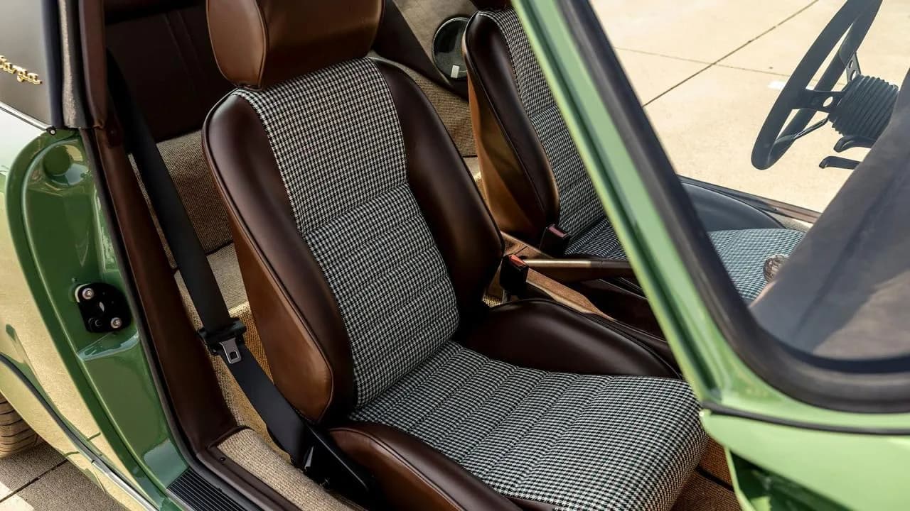 1990 Porsche 911 Targa Restomod - Thumbnail 6