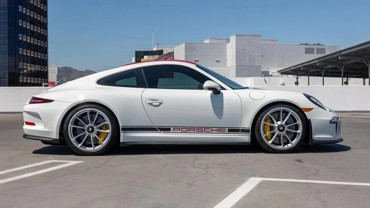 2016 Porsche 911 R - Thumbnail 2