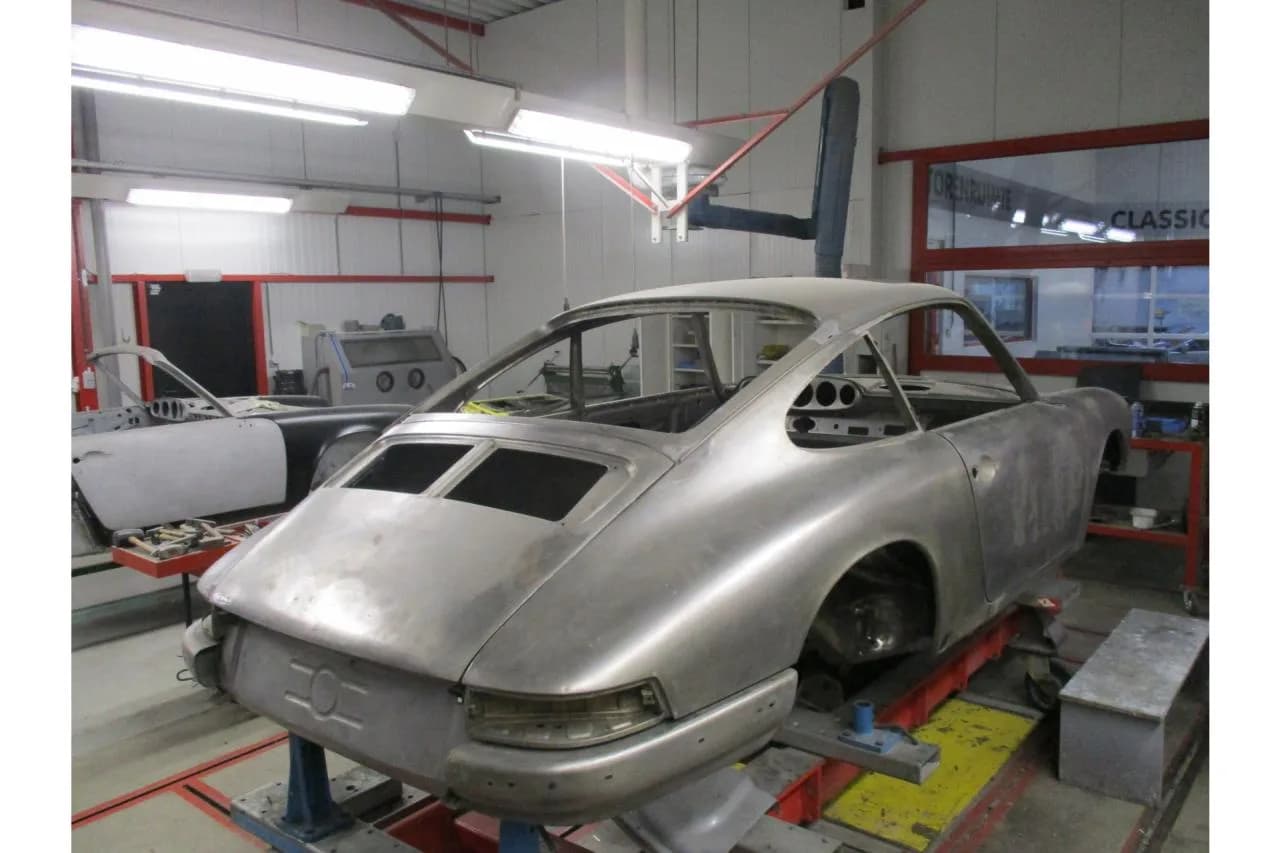 1965 Porsche 911 Urmodell 2.0 SWB &ldquo;Passionate restoration&rdquo; - Thumbnail 7
