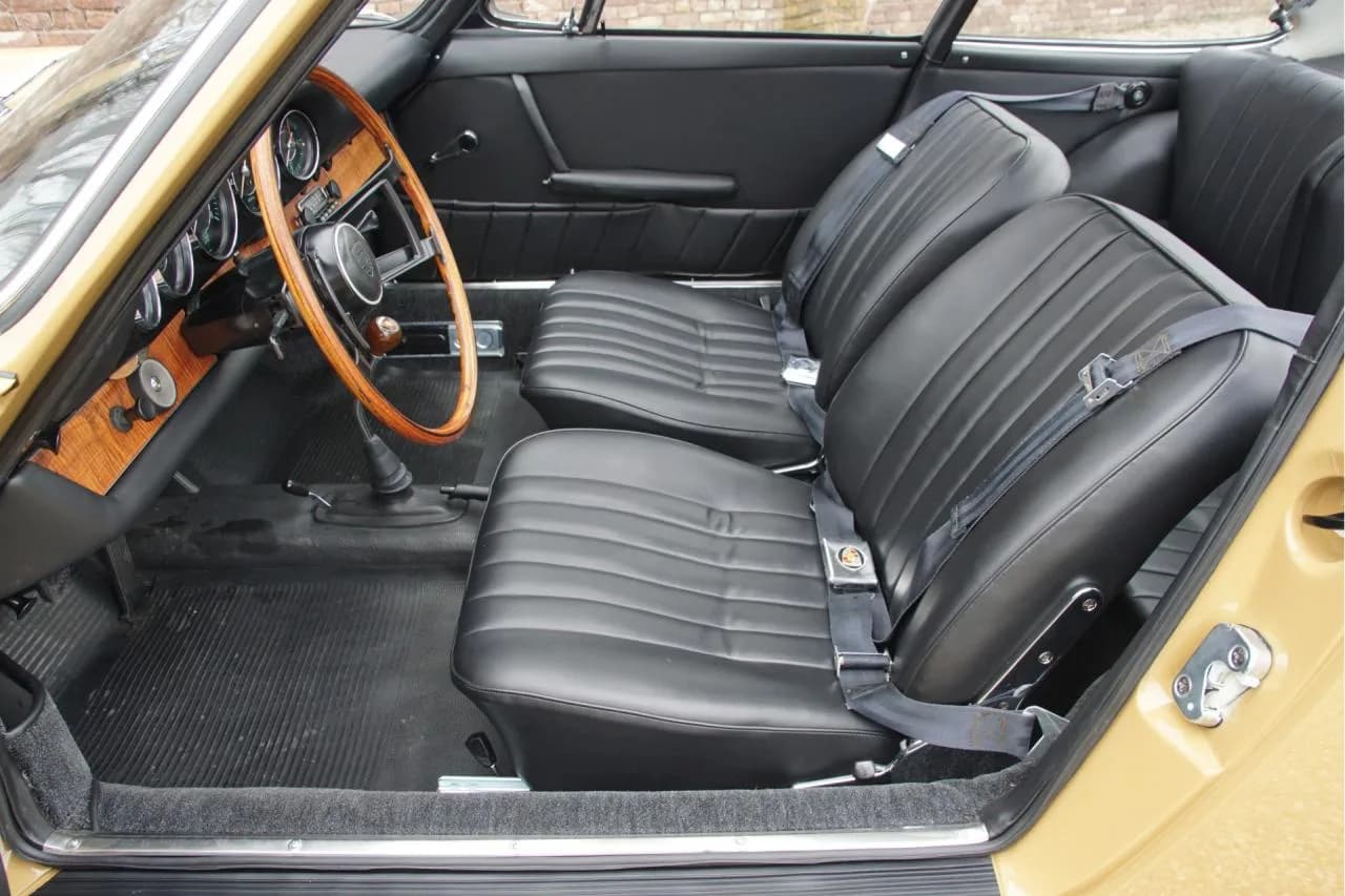 1965 Porsche 911 Urmodell 2.0 SWB &ldquo;Passionate restoration&rdquo; - Thumbnail 3