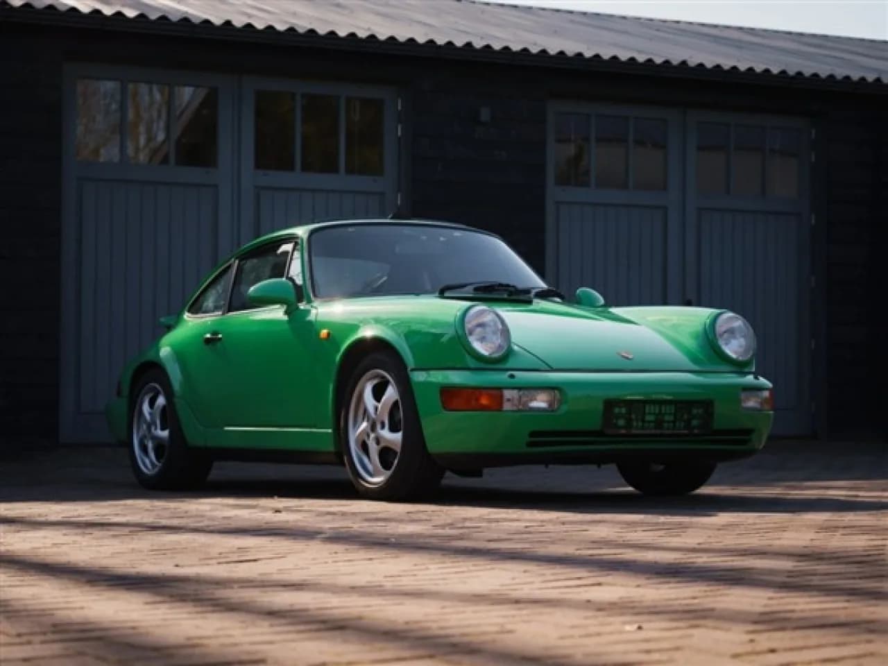 1992 Porsche 911 Carrera 2 Coupé - Thumbnail 4