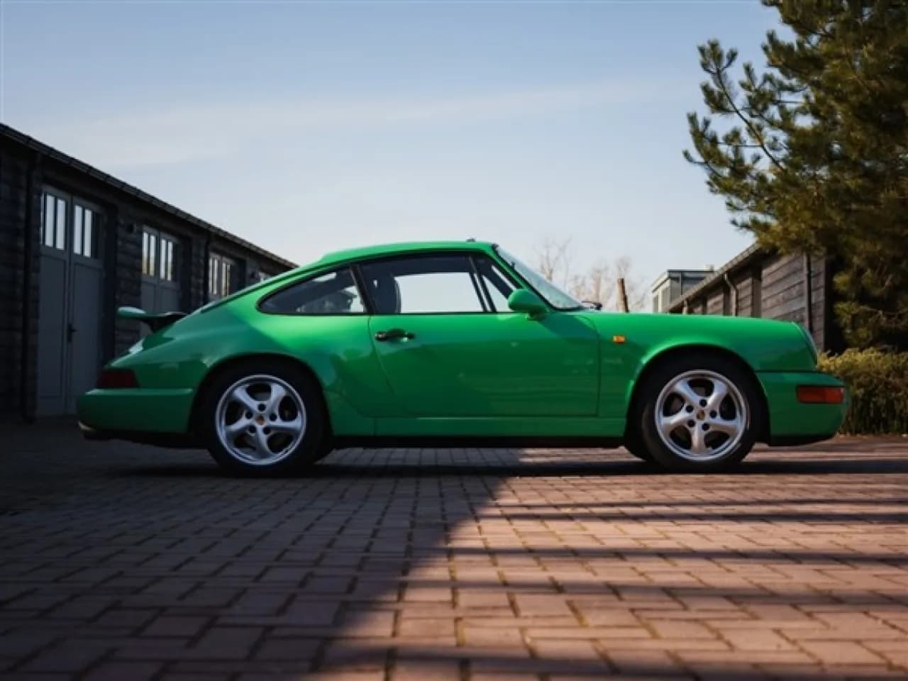 1992 Porsche 911 Carrera 2 Coupé - Thumbnail 5