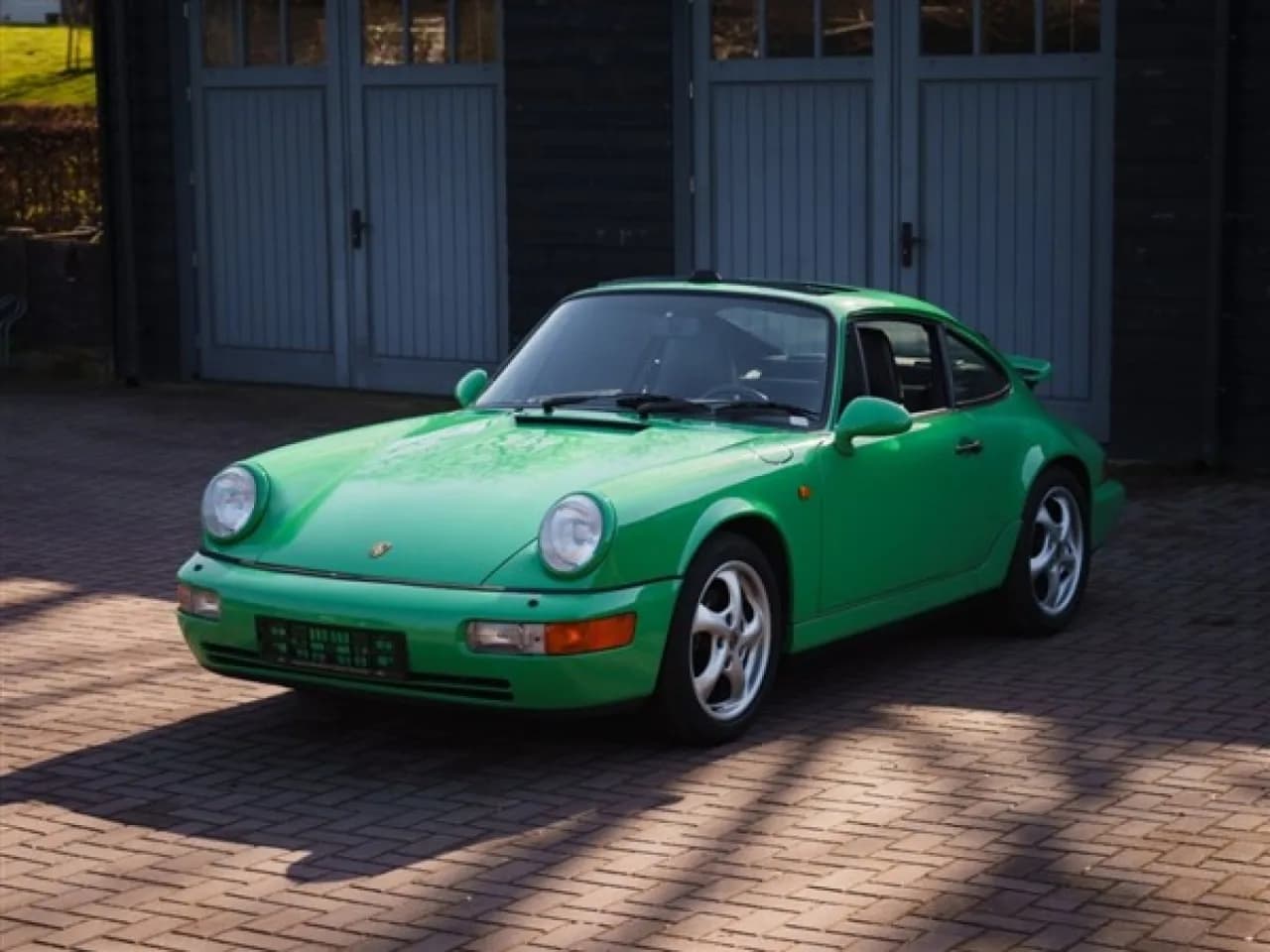 1992 Porsche 911 Carrera 2 Coupé - Thumbnail 2