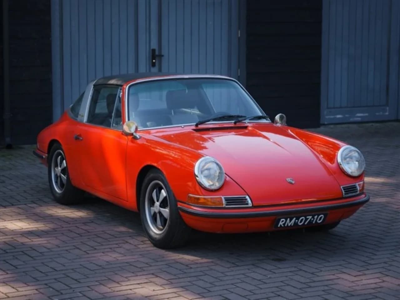 1968 Porsche 911L Targa - Thumbnail 2
