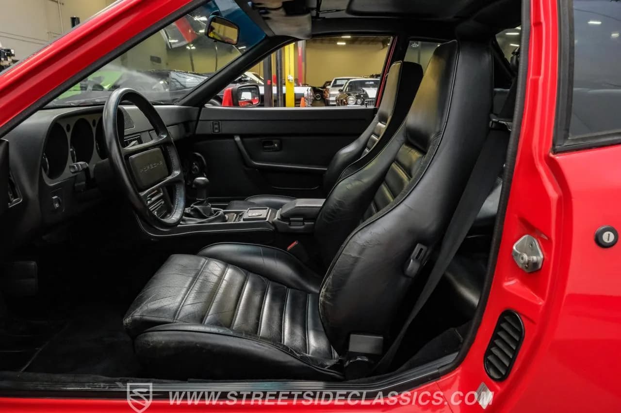 1984 Porsche 944 - Thumbnail 7