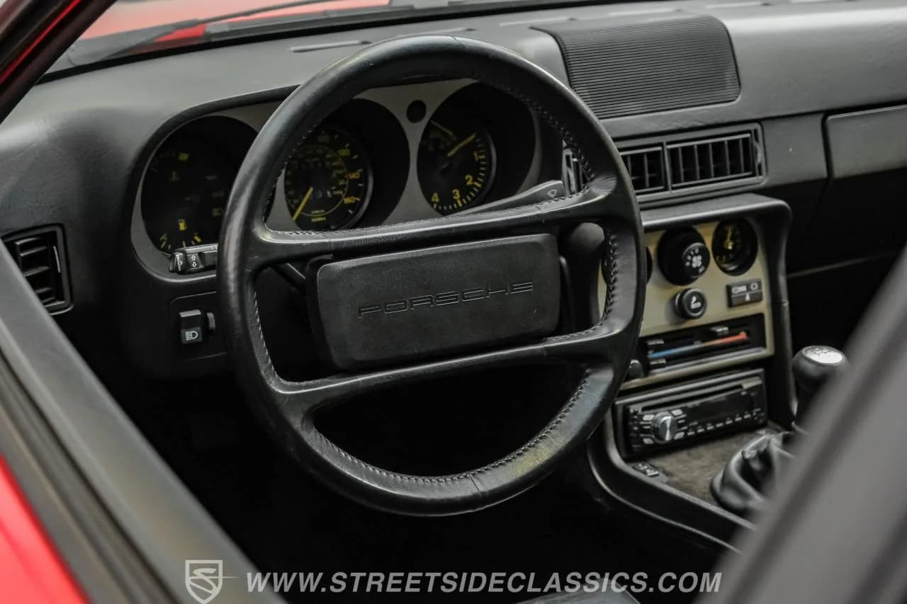 1984 Porsche 944 - Thumbnail 8