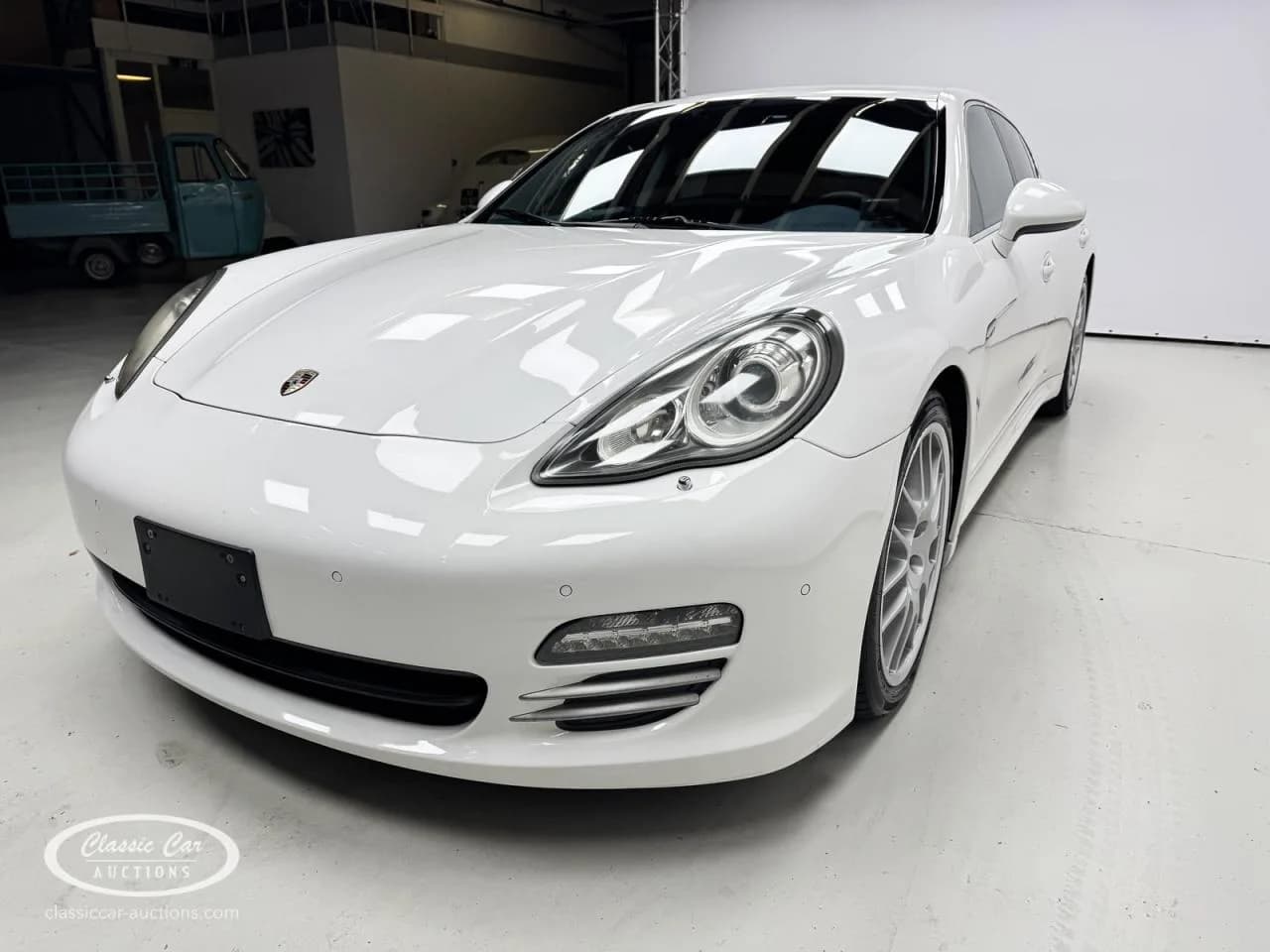 2010 Porsche Panamera - Thumbnail 3