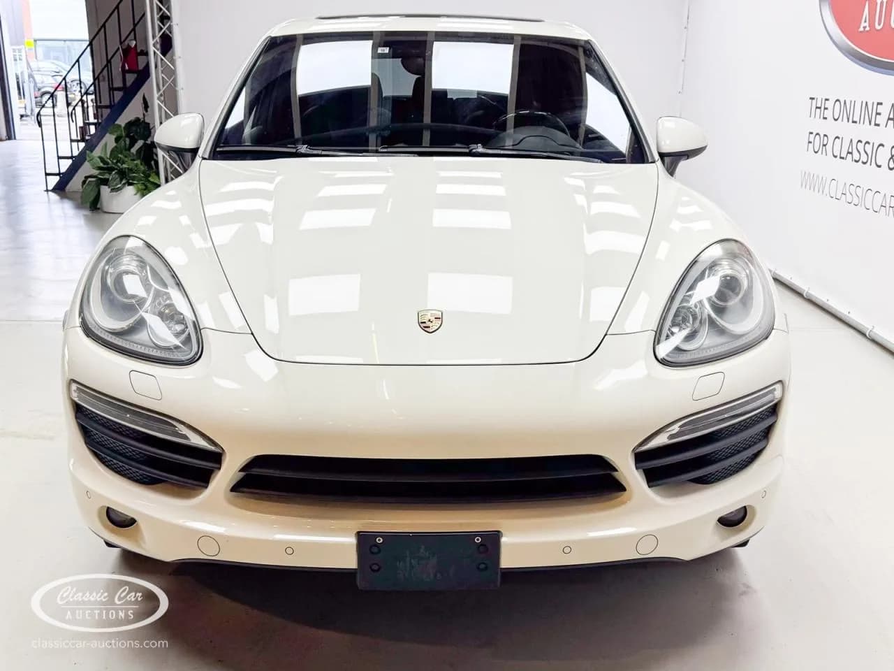 2011 Porsche Cayenne - Thumbnail 2