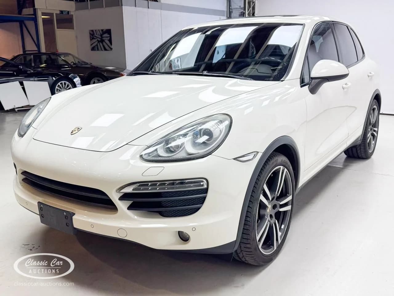 2011 Porsche Cayenne - Thumbnail 3