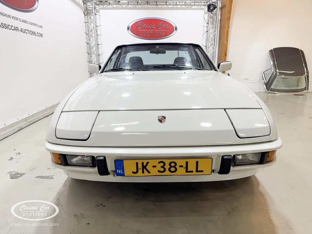 1981 Porsche 924 - Thumbnail 2