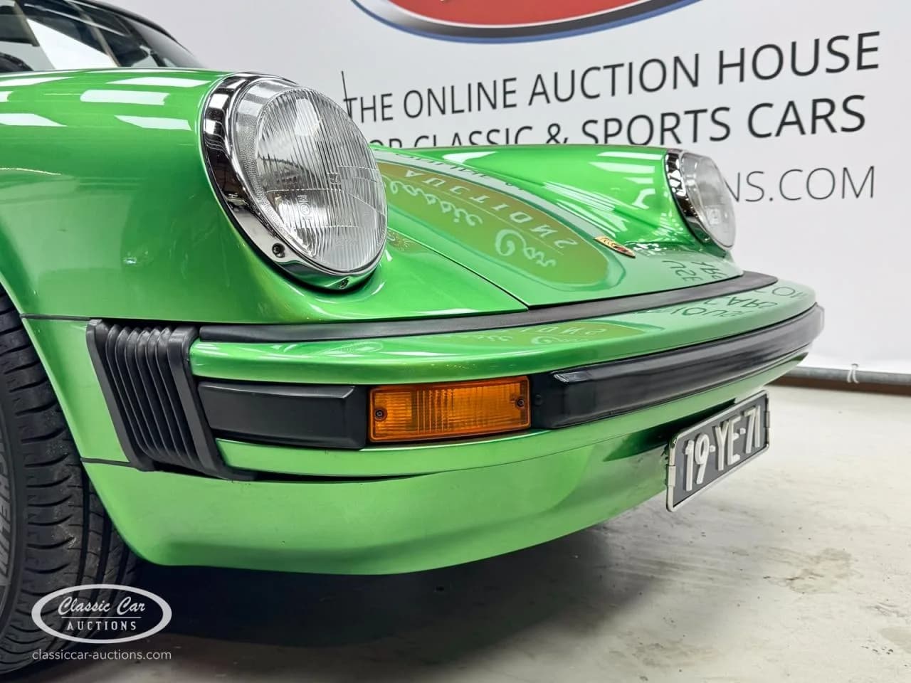 1975 Porsche 911 - Thumbnail 8
