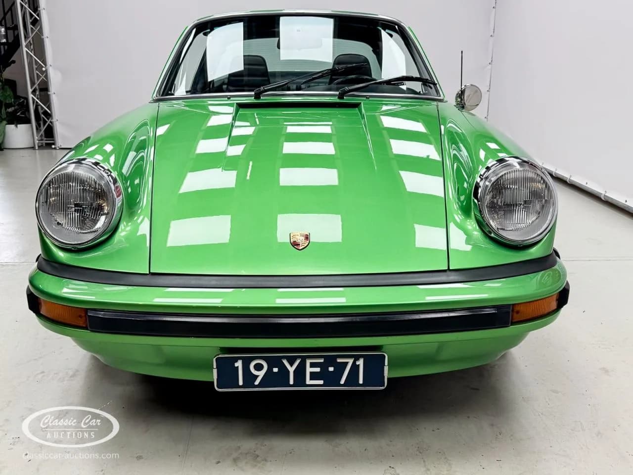 1975 Porsche 911 - Thumbnail 2