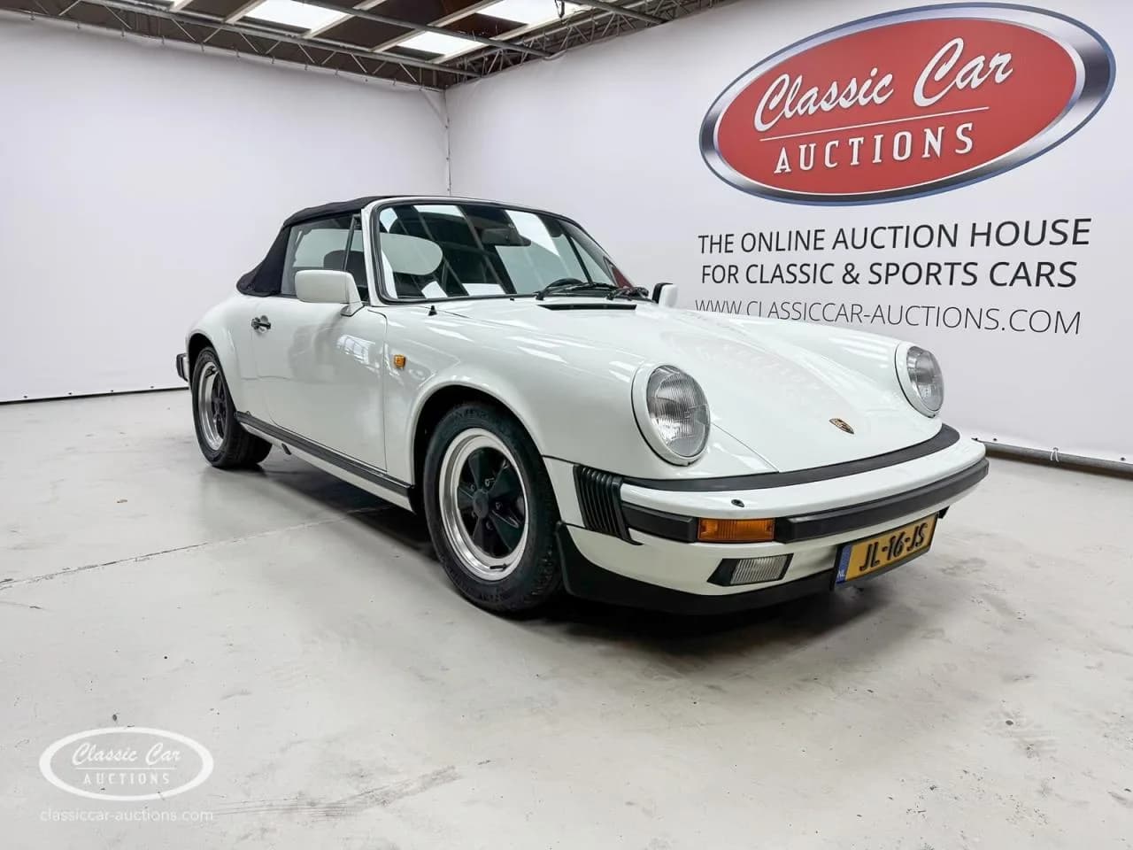 1983 Porsche 911 - Thumbnail 2