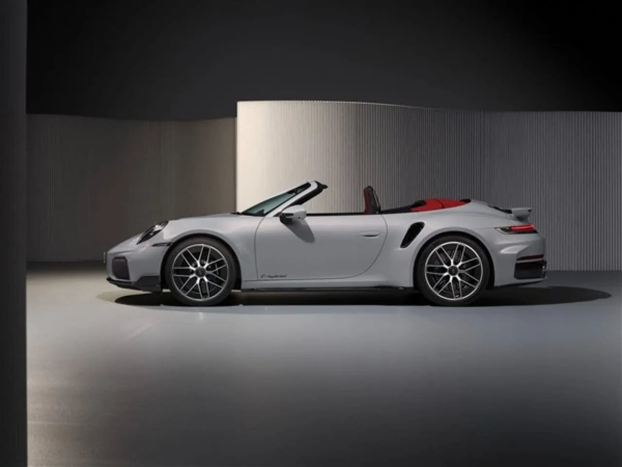 2026 Porsche 911 Turbo S - Thumbnail 2