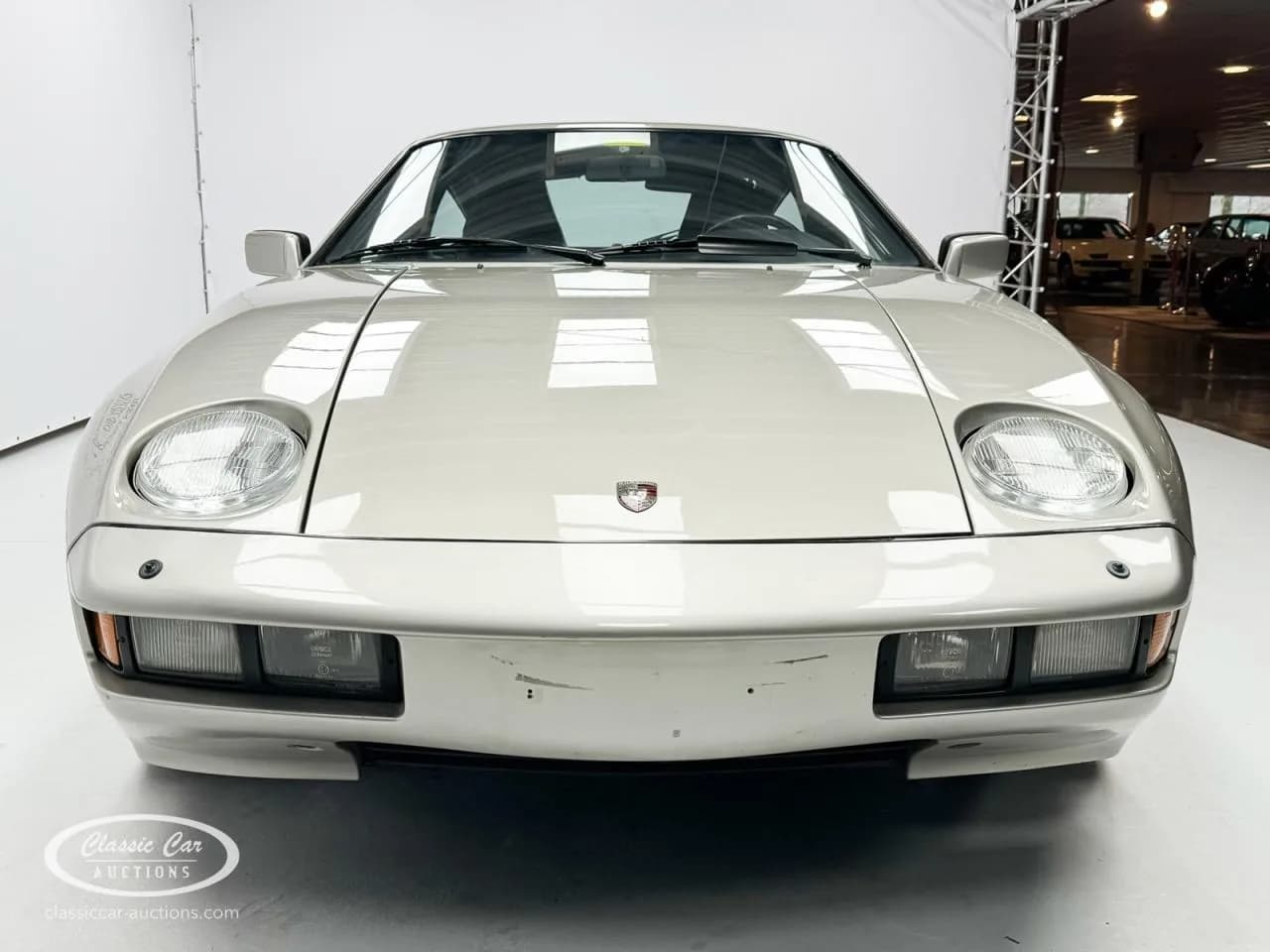 1982 Porsche 928 - Thumbnail 2