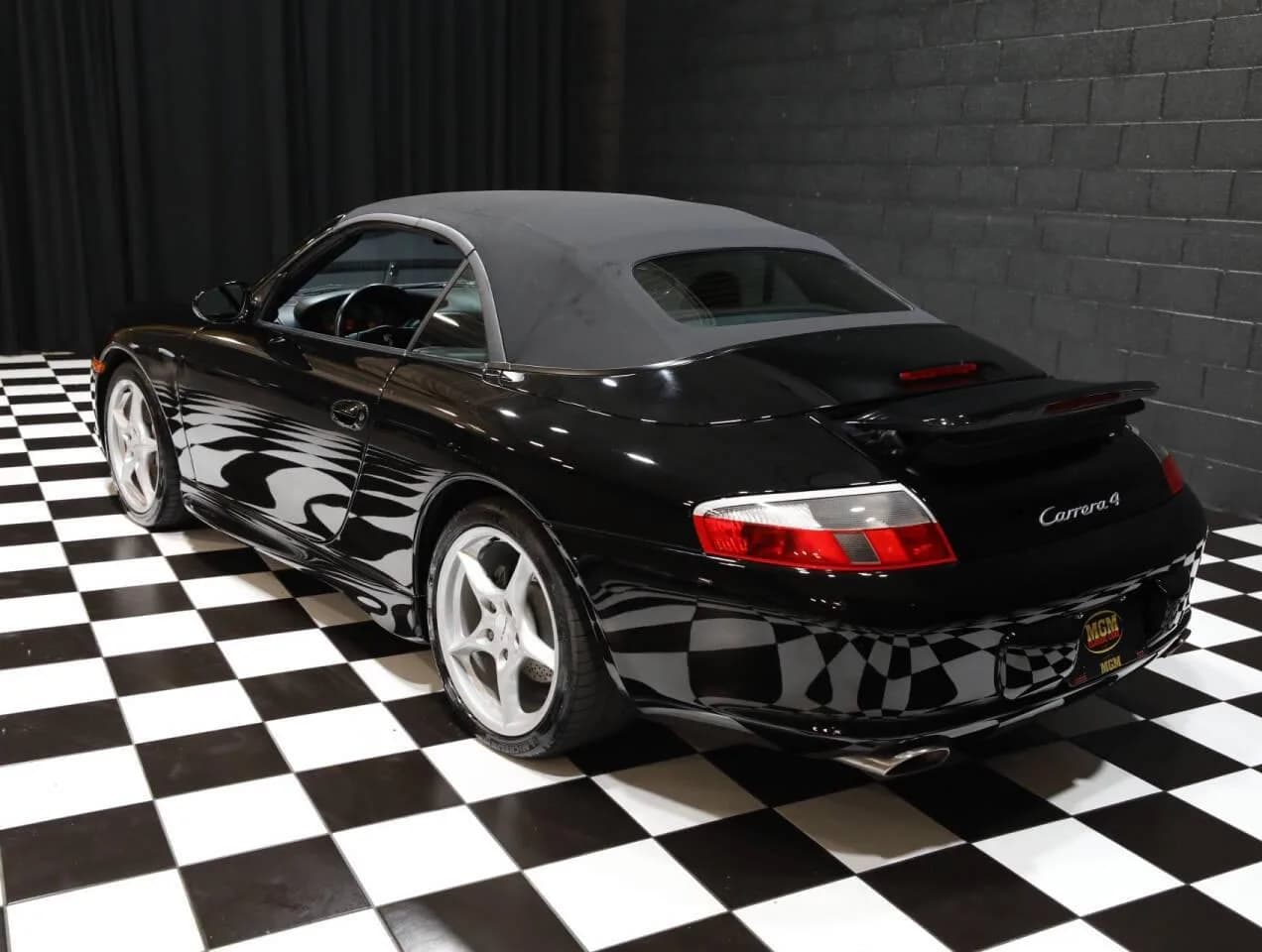 2003 Porsche 911 - Thumbnail 8
