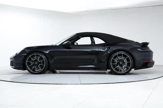2025 Porsche 911 - Thumbnail 3