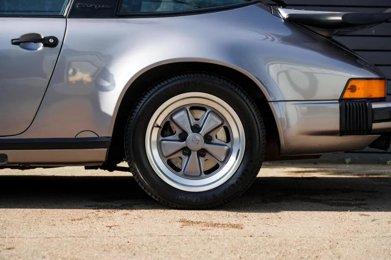 1988 Porsche 911 Targa Commemorative ED - Thumbnail 5