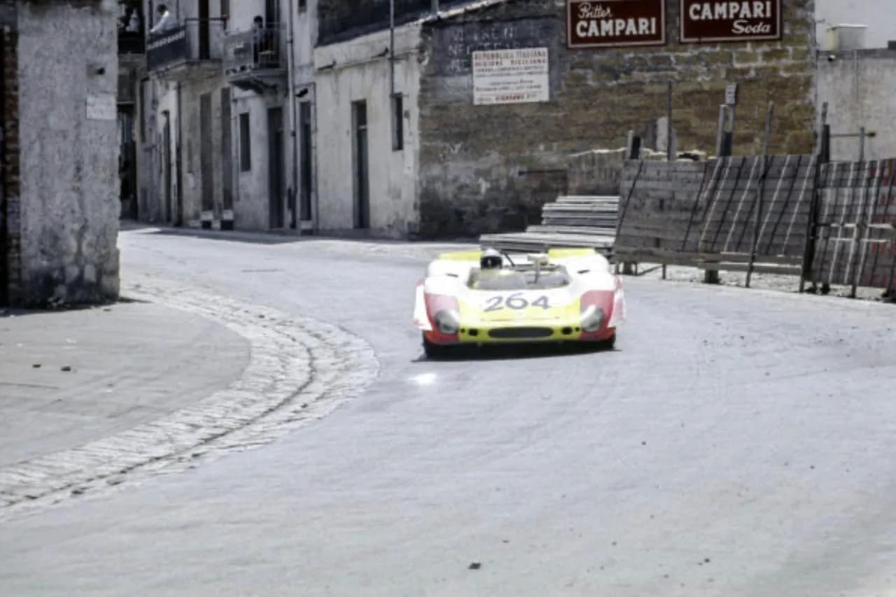 1969 Porsche 908/02 Spyder - Thumbnail 3