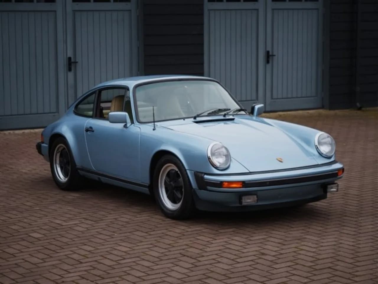 1980 Porsche 911 SC Coupe - Thumbnail 3