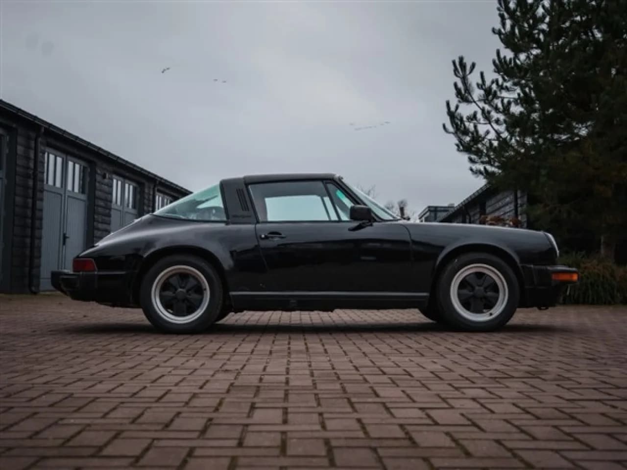 1987 Porsche 911 3.2 Carrera - Thumbnail 2