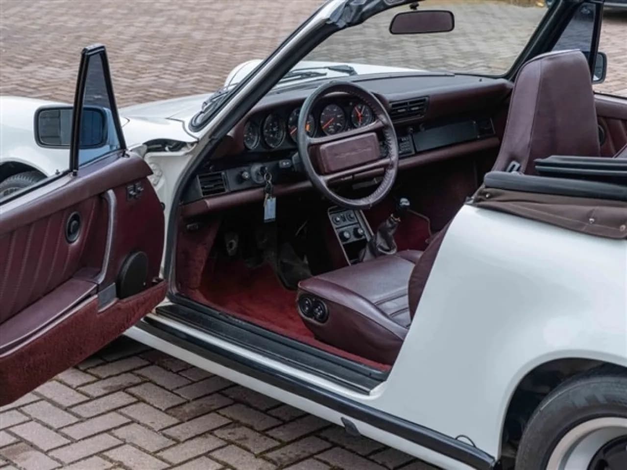 1985 Porsche 911 3.2 Carrera - Thumbnail 6