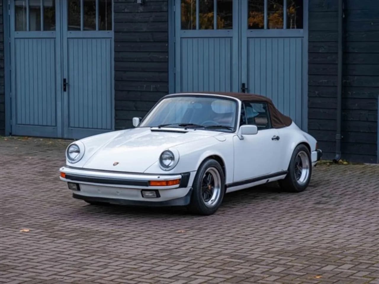 1985 Porsche 911 3.2 Carrera - Thumbnail 2
