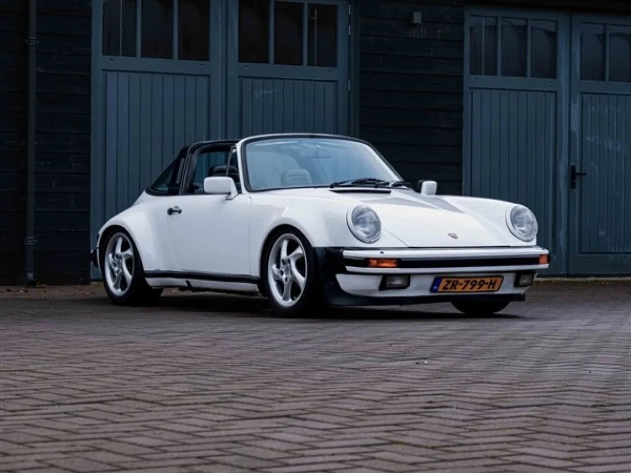 1984 Porsche 911 Carrera 3.2 Targa - Thumbnail 5