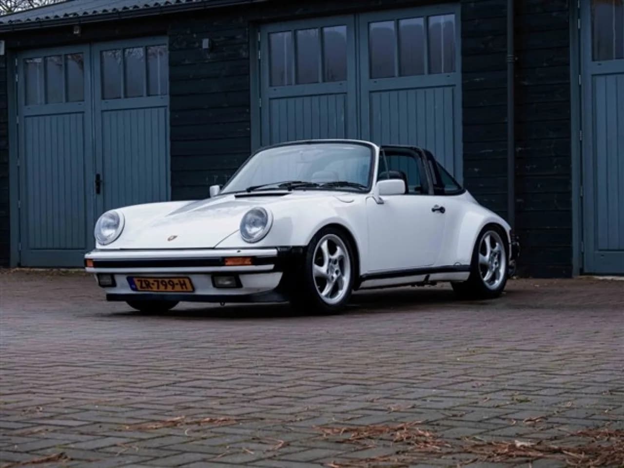 1984 Porsche 911 Carrera 3.2 Targa - Thumbnail 2