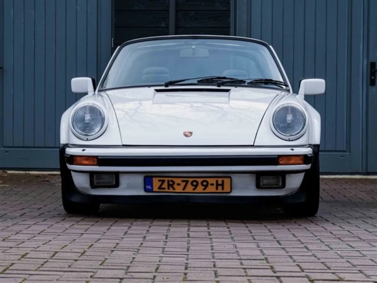1984 Porsche 911 Carrera 3.2 Targa - Thumbnail 3
