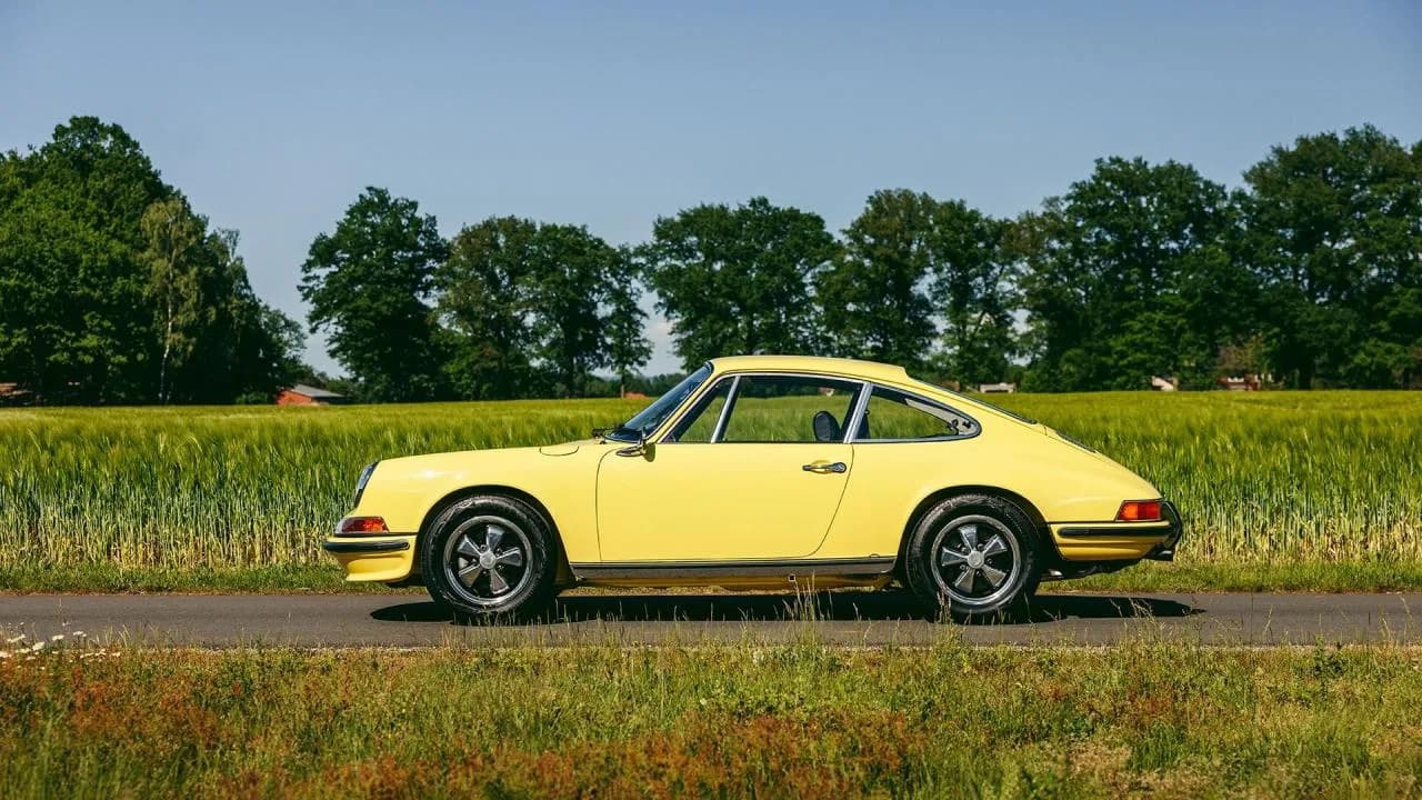 1970 Porsche 911 S Coupe - Thumbnail 2