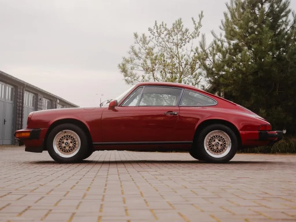 1975 Porsche 911 - Thumbnail 8