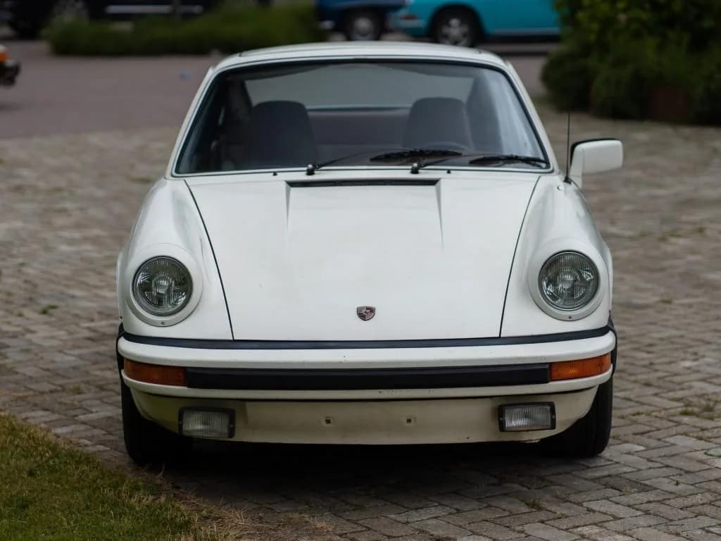 1976 Porsche 911 - Thumbnail 4