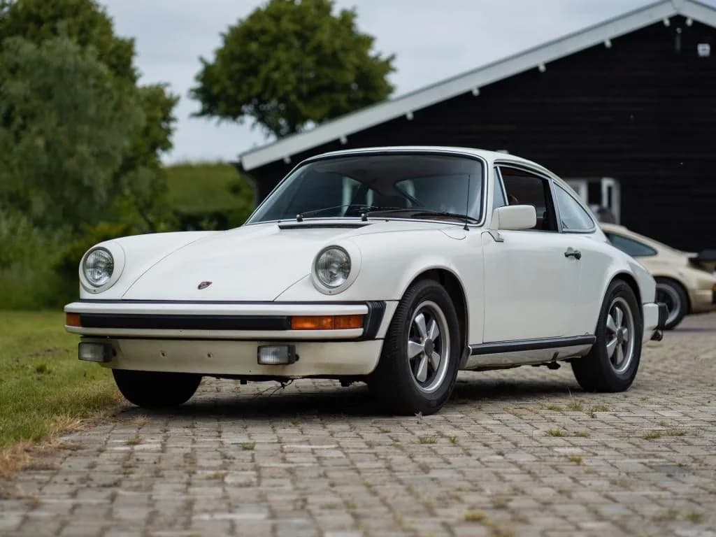 1976 Porsche 911 - Thumbnail 2