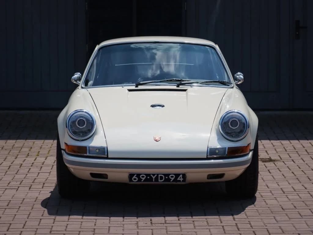 1976 Porsche 911 - Thumbnail 2