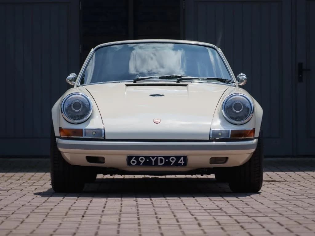 1976 Porsche 911 - Thumbnail 3