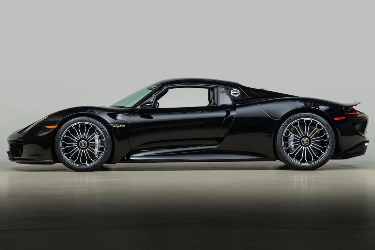 2015 Porsche 918 Spyder - Thumbnail 3