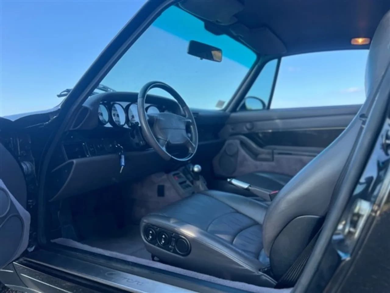 1995 Porsche 911 Carrera Coupé - Thumbnail 4