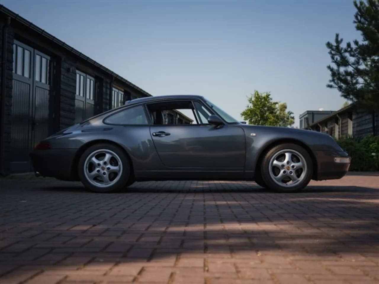 1994 Porsche 993 Carrera Coupé - Thumbnail 6